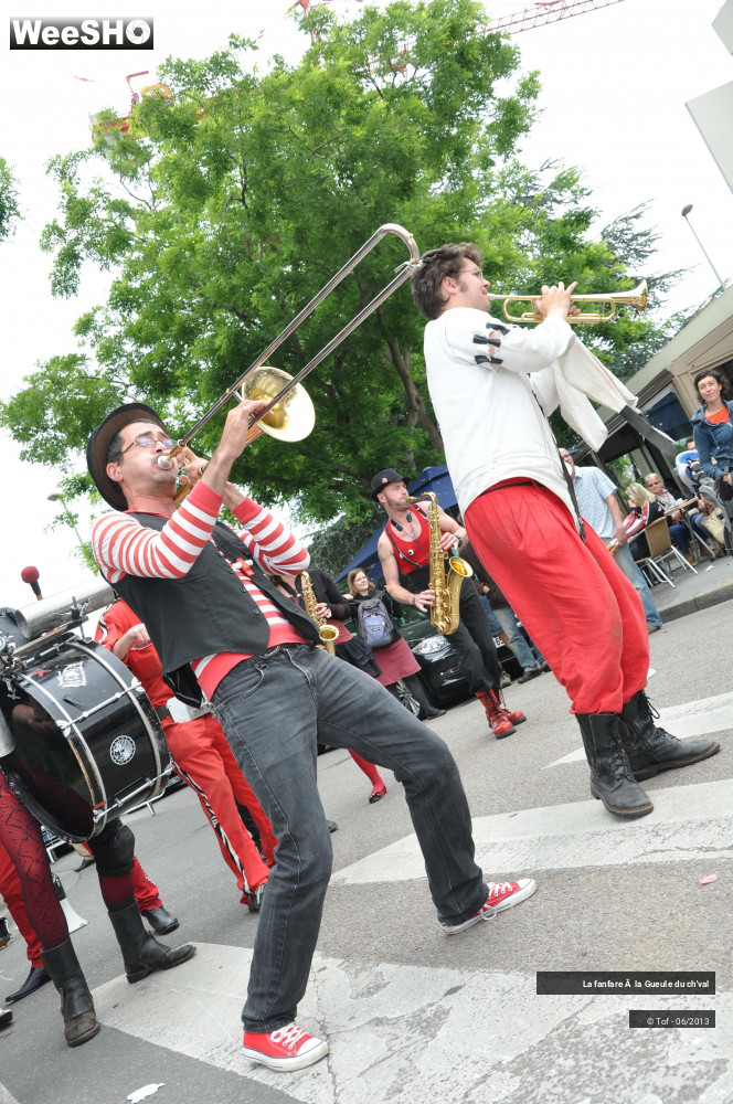 26/56 photos du spectacle La fanfare à la Gueule du ch'val